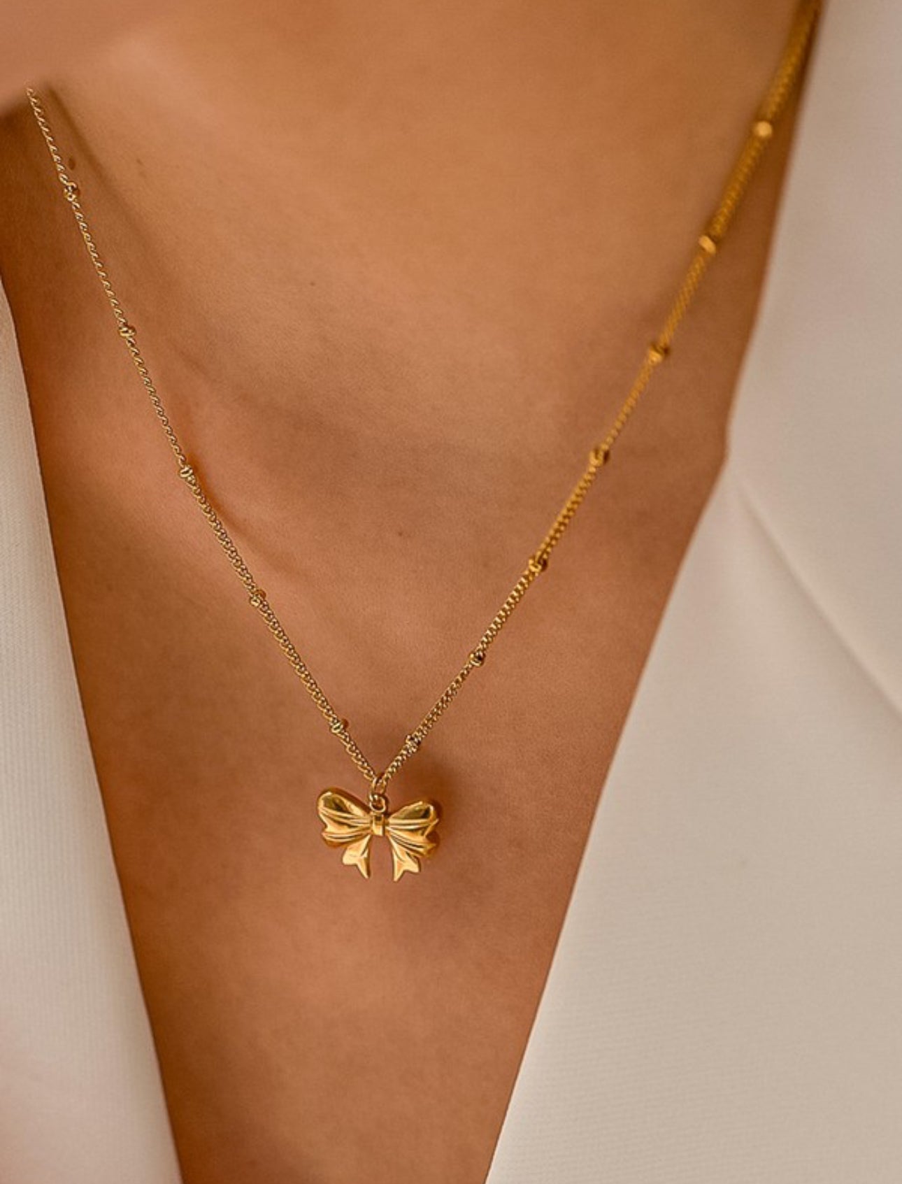 Bow Necklace